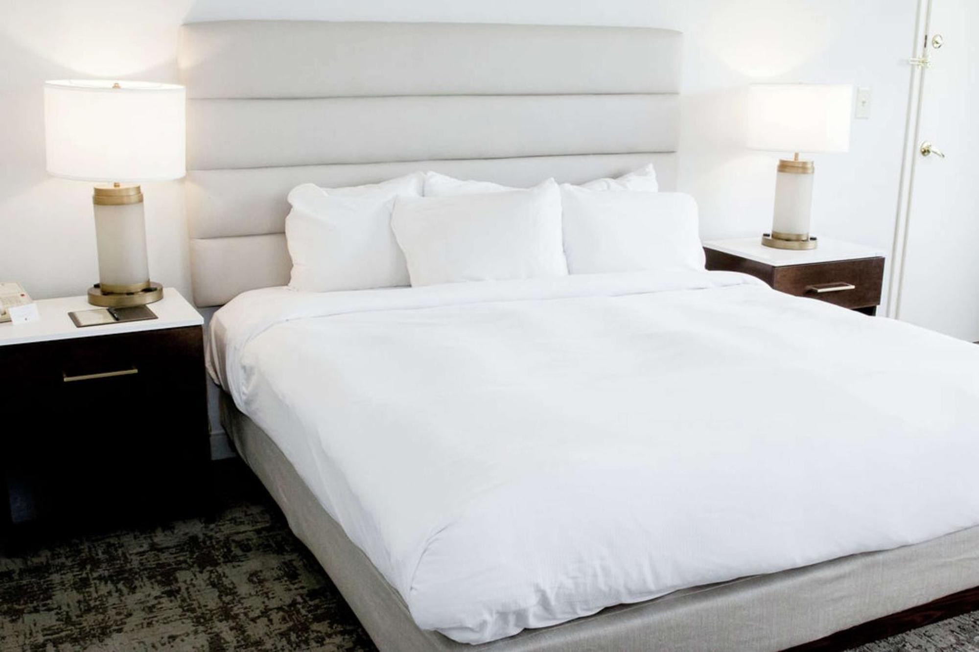 Doubletree By Hilton Charlottesville Extérieur photo