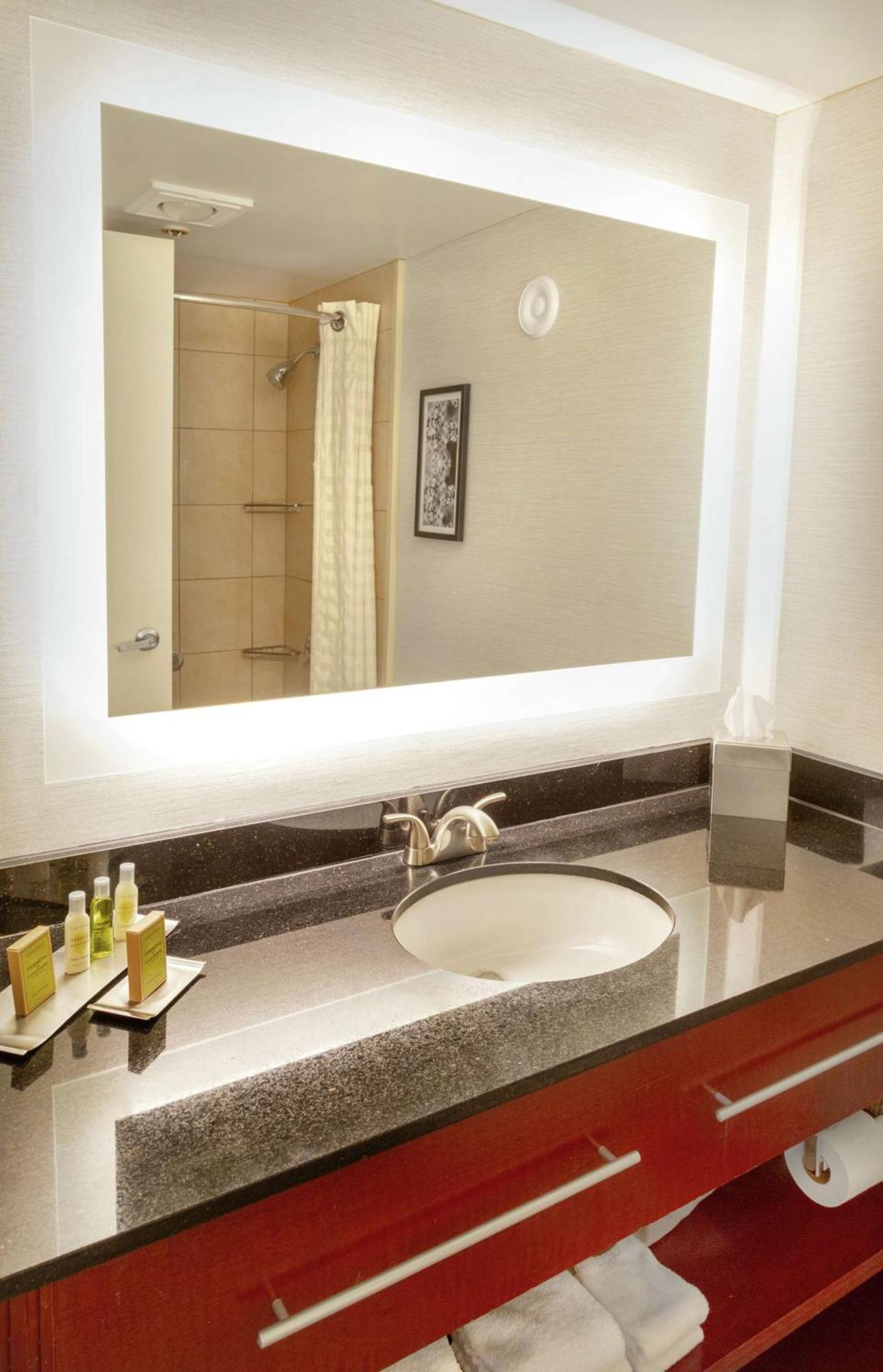 Doubletree By Hilton Charlottesville Extérieur photo